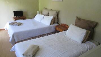 1 bedroom, bed sheets