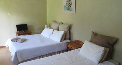 Bedrock Bb - Triple Bedroom With Self Cathering