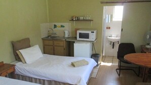 Unclassified image, 2 of 3, button - Bedrock Bb - Triple Bedroom With Self Cathering (Bloemfontein)