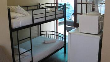 1 bedroom, bed sheets