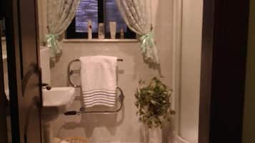 Room, 1 Bedroom, Patio, Ocean View | Bilik Mandi | Pancuran mandi, kelengkapan dandanan diri percuma, tuala disediakan
