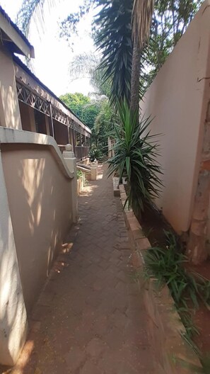 Property grounds - Karl Heyne Guesthouse Double Room (Rustenburg)