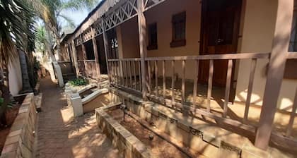 Karl Heyne Guesthouse - Spacious Double Room