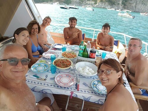 Akhir Cruise Charter