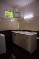 Bungalow, 1 habitación, fumadores, balcón | Baño