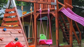 Bungalow, 1 habitación, para fumadores, balcón | Área infantil