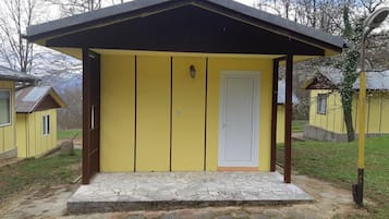 Bungalow, 1 habitación, para fumadores, balcón | Entrada de la propiedad