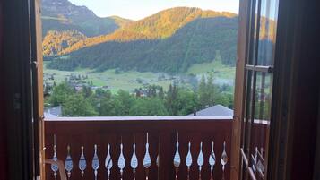 Chalet, 4 Bedrooms, Smoking, Balcony | 4 bedrooms, travel cot