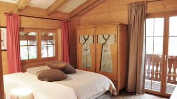Chalet, 4 Bedrooms, Smoking, Balcony | 4 bedrooms, travel cot
