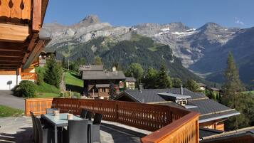 Chalet, 4 Bedrooms, Smoking, Balcony | Outdoor dining