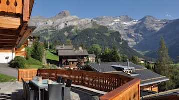 Chalet, 4 Bedrooms, Smoking, Balcony | Outdoor dining