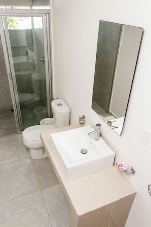 Room, 1 Bedroom, Smoking | Bathroom