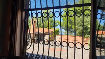 Villa, 5 Schlafzimmer, eigener Pool, Gartenblick | Blick von der Unterkunft