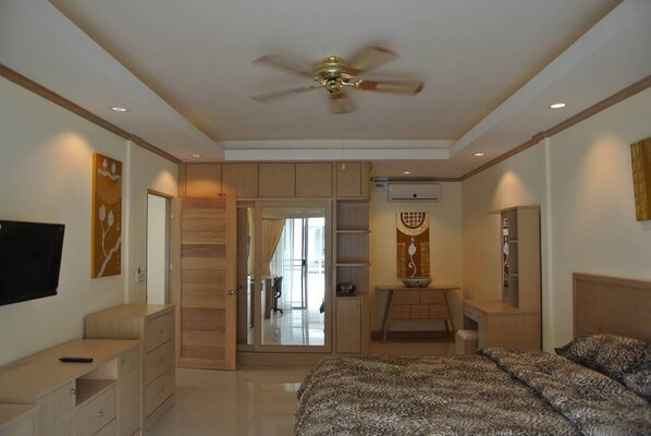 Condo, 1 Bedroom | Interior