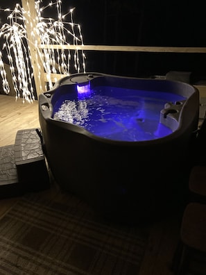 Outdoor spa tub - Cozy Cabin w/Hot-Tub In The Beautiful Mountains of North Carolina,
Pet Friendly! (Hays)