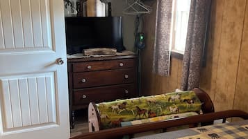 1 bedroom, in-room safe, iron/ironing board, travel cot