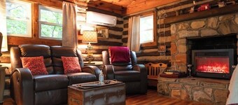Cozy Cabin w/Hot-Tub In The Beautiful Mountains of North Carolina,
Pet Friendly!