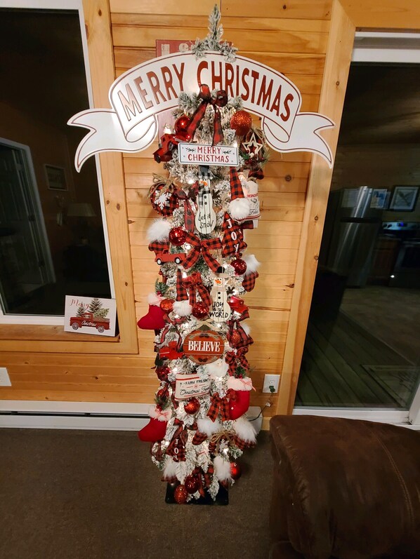A Christmas tree decorated with ornaments and a sign that reads "MERRY CHRISTMAS." - Douglas Lake, TN Lake House, lake access, breathtaking views and amazing sunsets (Newport)