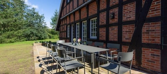 NEW: Waldhaus. Stylish half-timbered house + barrel sauna