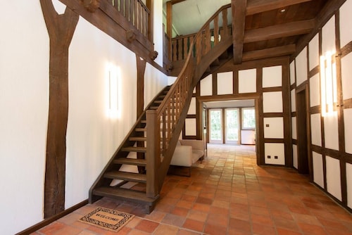 NEW: Waldhaus. Stylish half-timbered house + barrel sauna