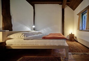 4 bedrooms, WiFi, bed sheets