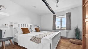2 bedrooms, desk, free WiFi, bed sheets - Dornröschen II - Thatched-roof house, terrace, garden furniture, Wi-Fi, TV (Steinberg)