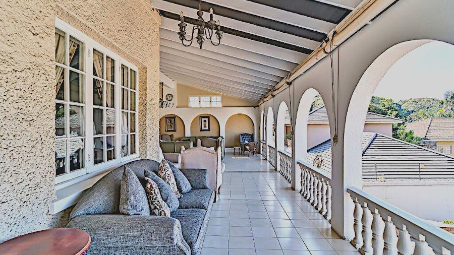 Albion Manor