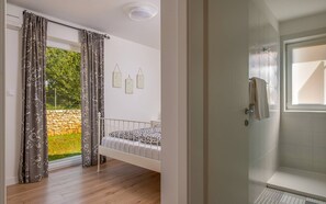 4 عدّة غرف نوم وخزنة داخل الغرفة ومكواة/لوح كي وواي فاي مجانًا