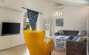 تلفزيون، مدفأة، ألعاب فيديو، مشغل دي في دي