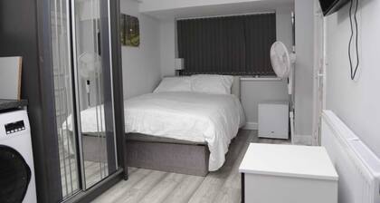 Budget 4-bed House in Woolwich