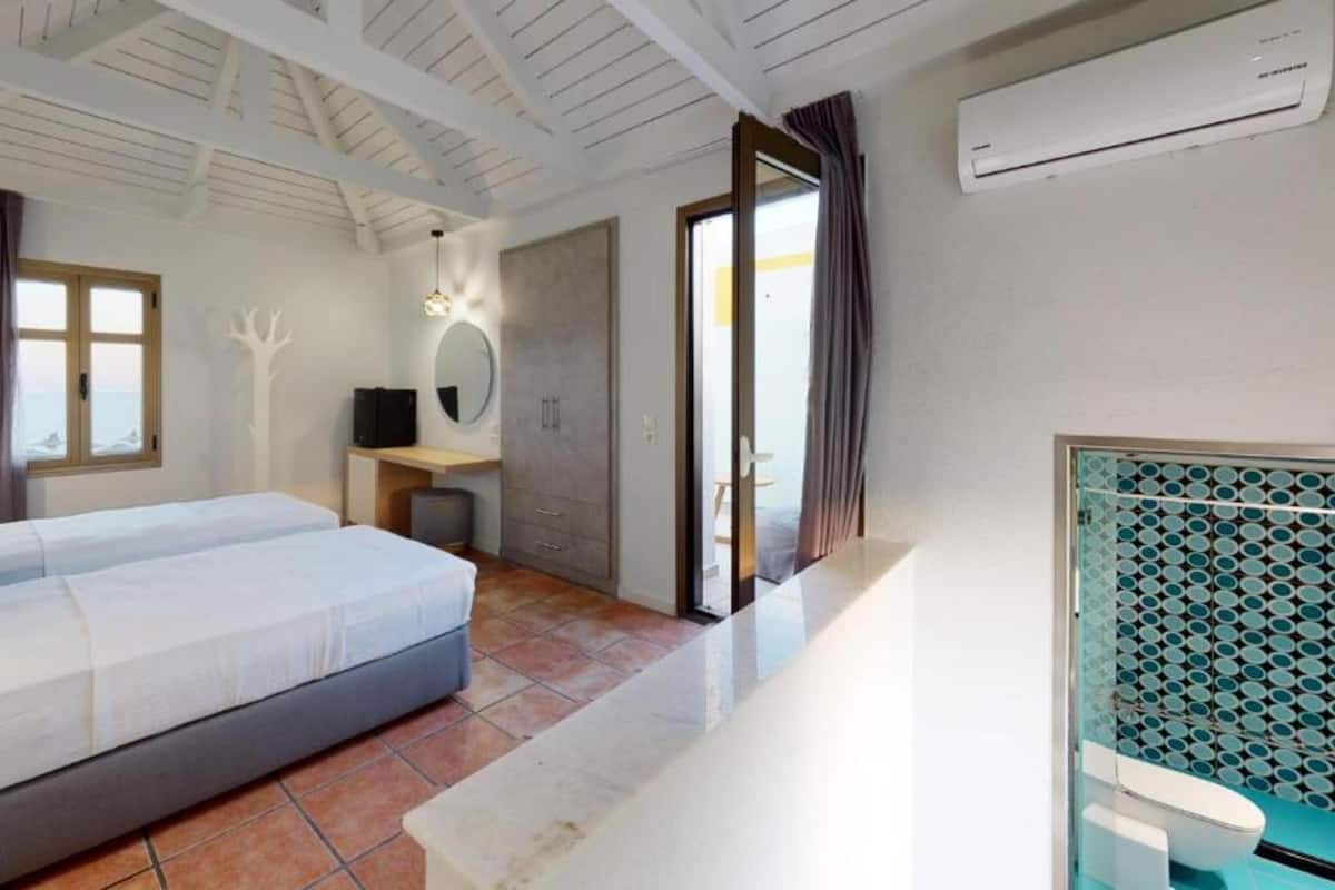 Deluxe Room, 1 Bedroom, Sea View, Beachfront | In-room safe, individually decorated, desk, blackout drapes