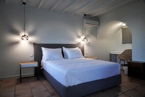 Deluxe Triple Room | In-room safe, individually decorated, desk, blackout curtains