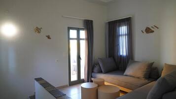 In-room safe, individually decorated, desk, blackout curtains