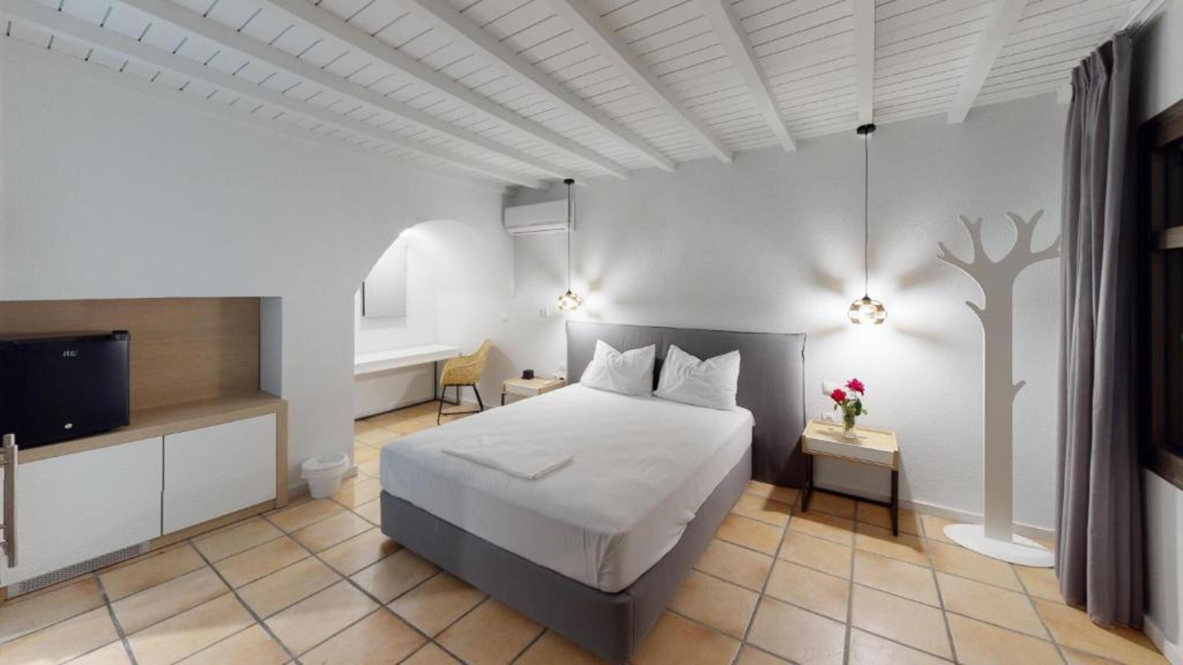 Deluxe Triple Room | In-room safe, individually decorated, desk, blackout drapes