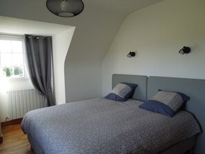 4 habitaciones, tabla de planchar con plancha y wifi 
