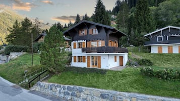 Chalet (5 Bedrooms) | Front of property