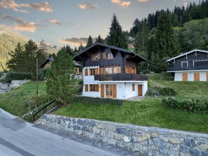 Chalet (5 Bedrooms) | Bagian depan properti