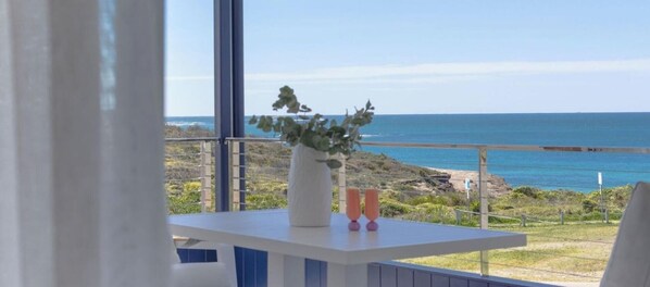 Outdoor dining - Oceanview Beachhouse- Panoramic views and pool (Caves Beach)