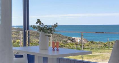Oceanview Beachhouse- Panoramic views and pool