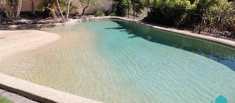 Oceanview Beachhouse- Panoramic views and pool