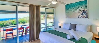 Oceanview Beachhouse- Panoramic views and pool