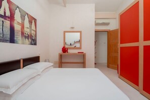 1 bedroom, in-room safe, iron/ironing board, WiFi