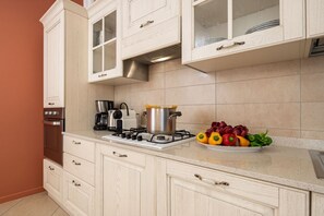 Fridge, microwave, oven, stovetop - Three Bedroom apartment just off The Arsenal with a large living area (Venezia)