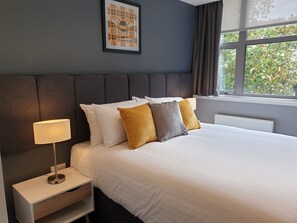 Hypo-allergenic bedding, in-room safe, iron/ironing board, free WiFi - The Spires Serviced Apartments Cardiff (Cardiff)
