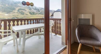 Charmant T2 pour 6 avec Terrasse, Piscine Couverte et Parking Ă  BagnĂšres-de-Bigorre