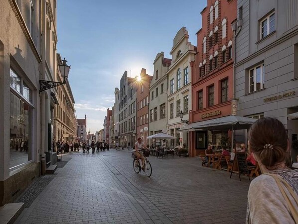 Unclassified image, 1 of 27, button