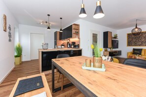 Unclassified image, 4 of 57, button