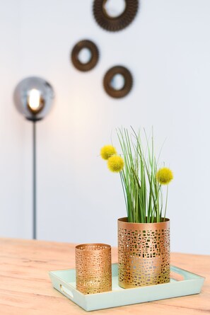 Unclassified image, 2 of 57, button