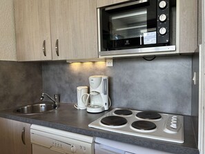 Frigorifero, microonde, forno, lavastoviglie