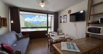 Cozy Studio with Balcony, Near Slopes, Sleeps 4, Montgenèvre